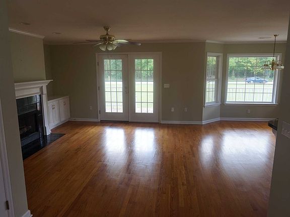 4th image of 233 Seaside Dr