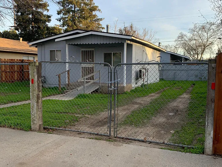 109 Maple St — Photo 3