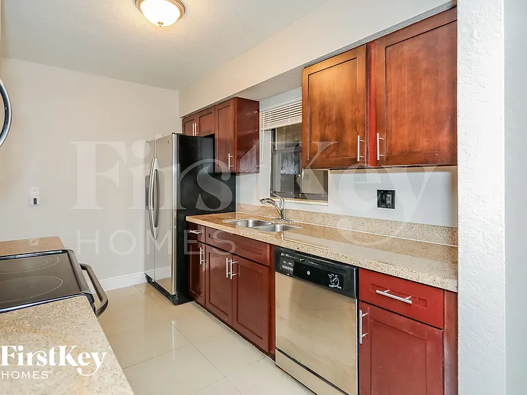 6548 SW 26th St — Photo 7