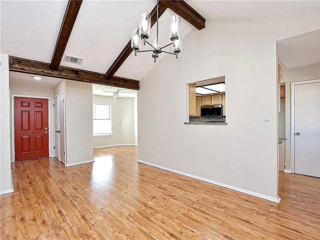 604 Hill Cv — Photo 3