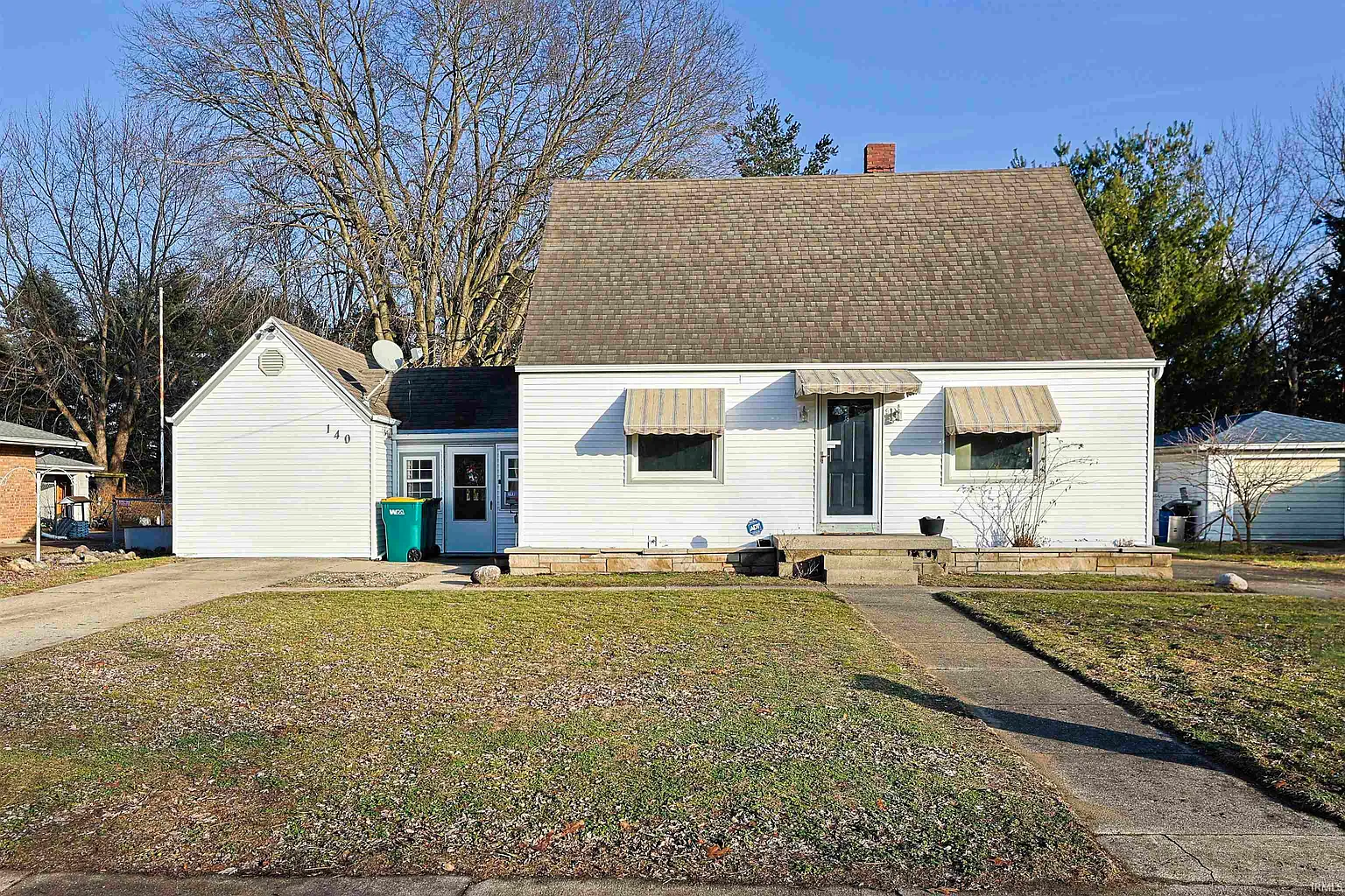 140 Oakside Ave photo 1