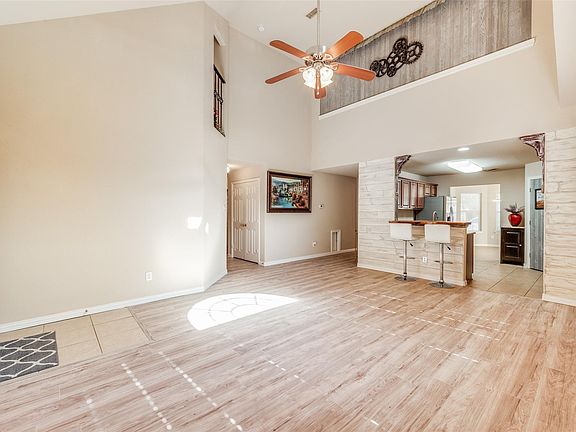 4th image of 903 W Josephine St