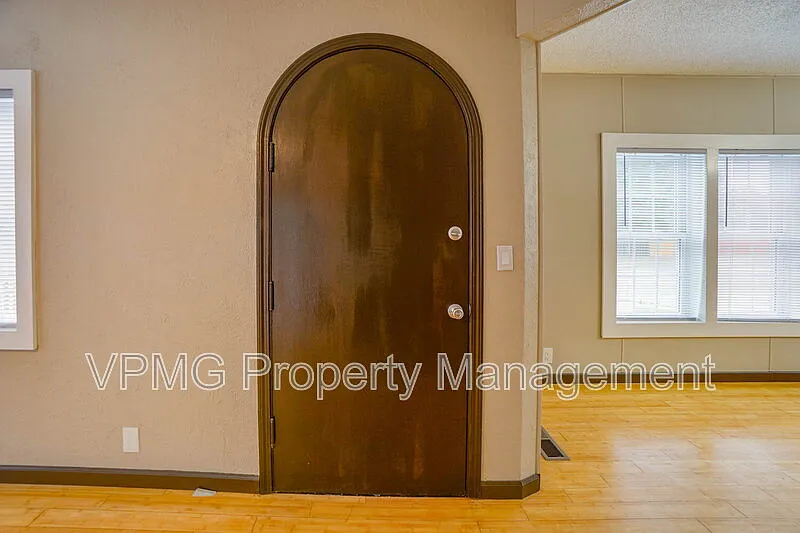 3 bed, 2.0 bath, 1490 sqft, $2,595 — Photo 4