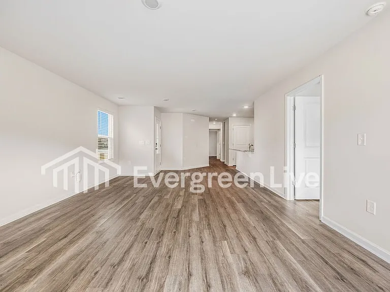 2233 Courtina Way — Photo 16