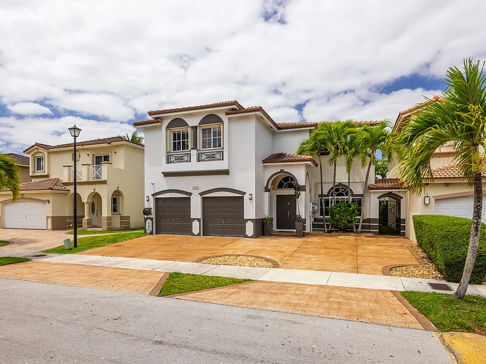 2332 SW 147th Path