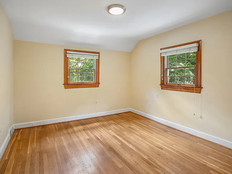 244 N Columbus St — Photo 14