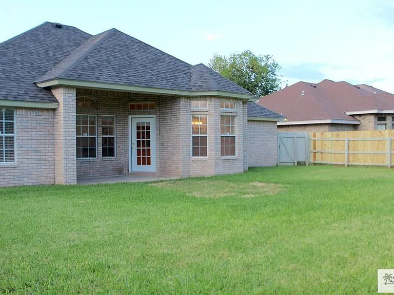 1418 Summerfield Ln — Photo 23