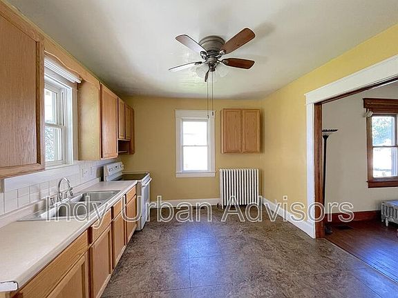 4th image of 1213 E Hanna Ave