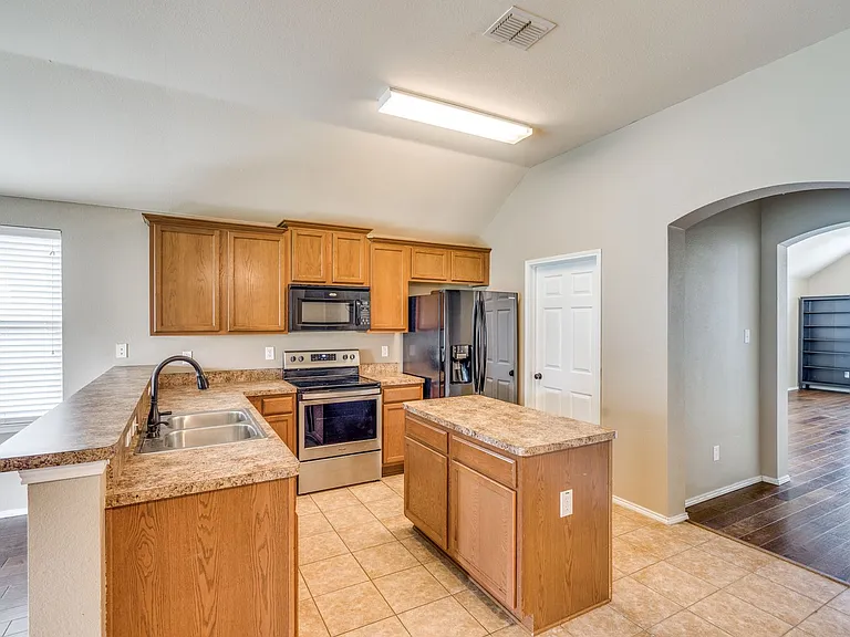 1301 Red River Dr — Photo 11
