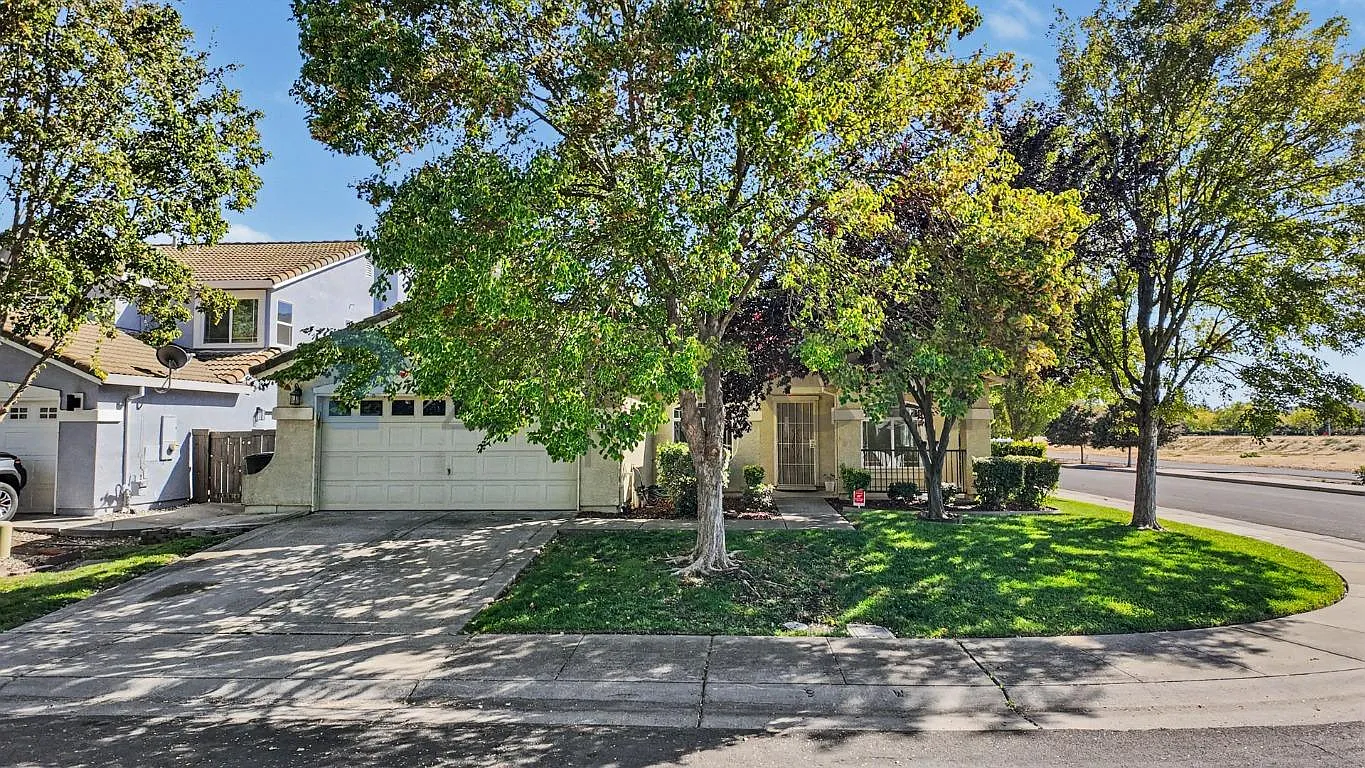 3 bed, 1892 sqft, $2,914 — Photo 2