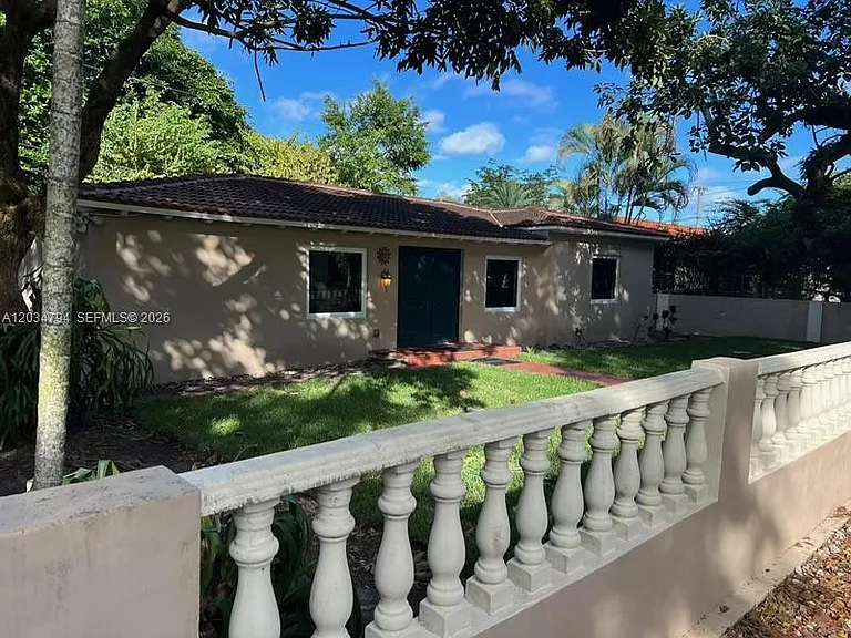 4427 SW 16th St — Photo 2
