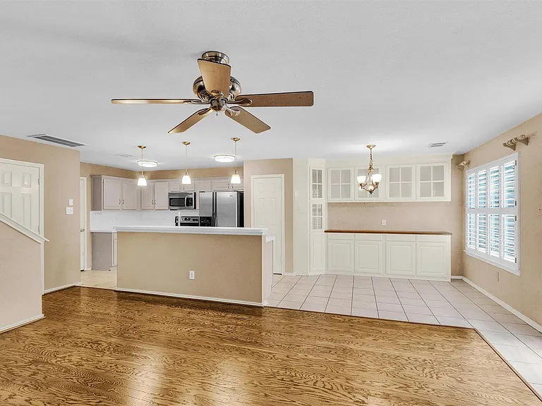 31 N Walden Elms Cir — Photo 6