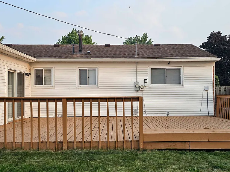 36642 Hiveley St — Photo 2