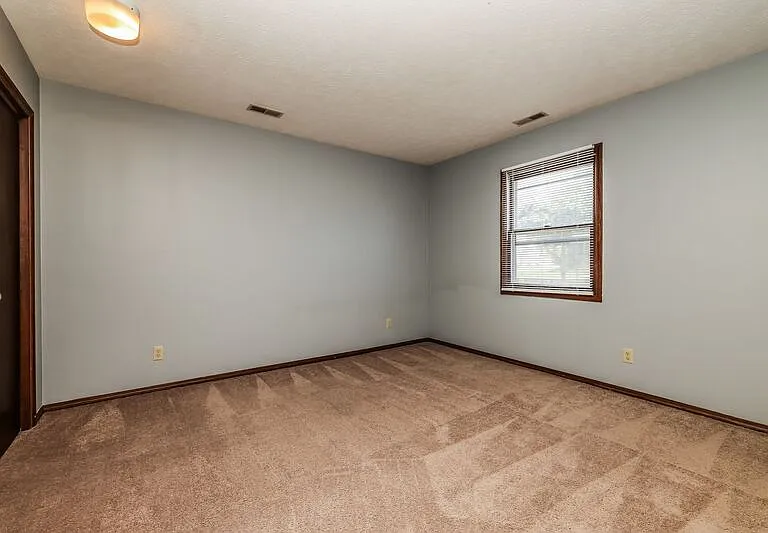 5 N Chillicothe St #103 — Photo 8