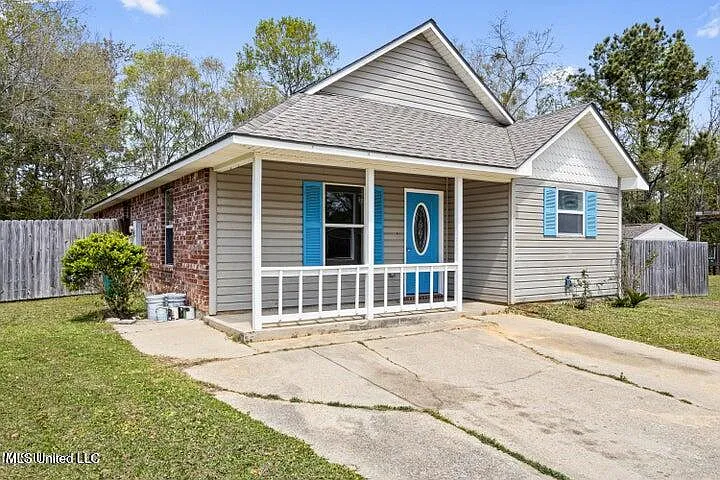 3 bed, 2.0 bath, 1360 sqft, $1,400 — Photo 2