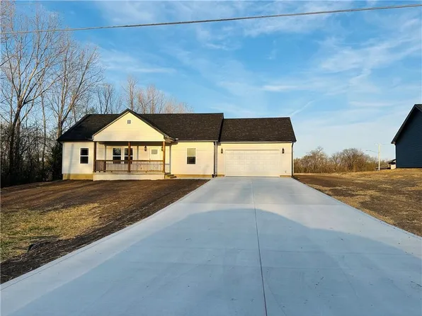 1415 N Thornton St, Richmond, MO 64085