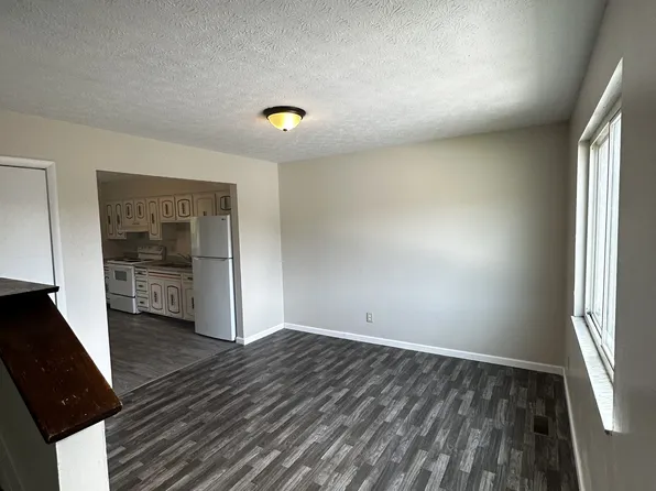 640 Cross Lanes Dr APT 2, Nitro, WV 25143