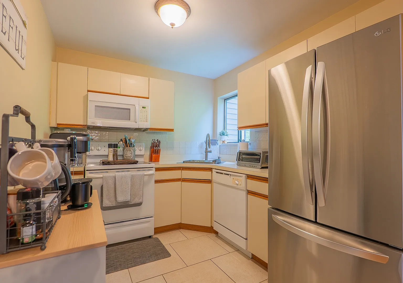 2 bed, 1.5 bath, 1324 sqft, $2,750 — Photo 3