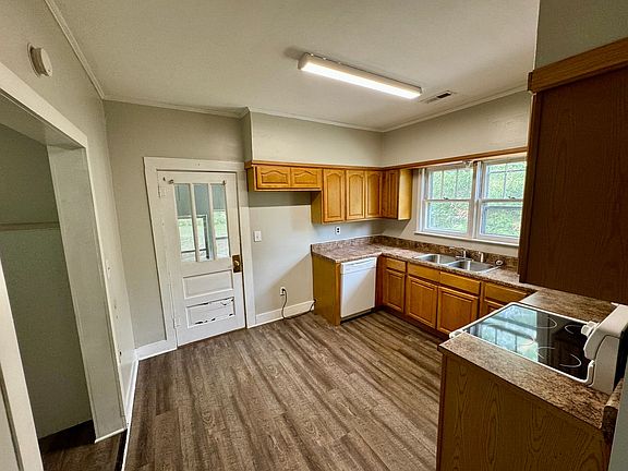 5th image of 109 Fonville St
