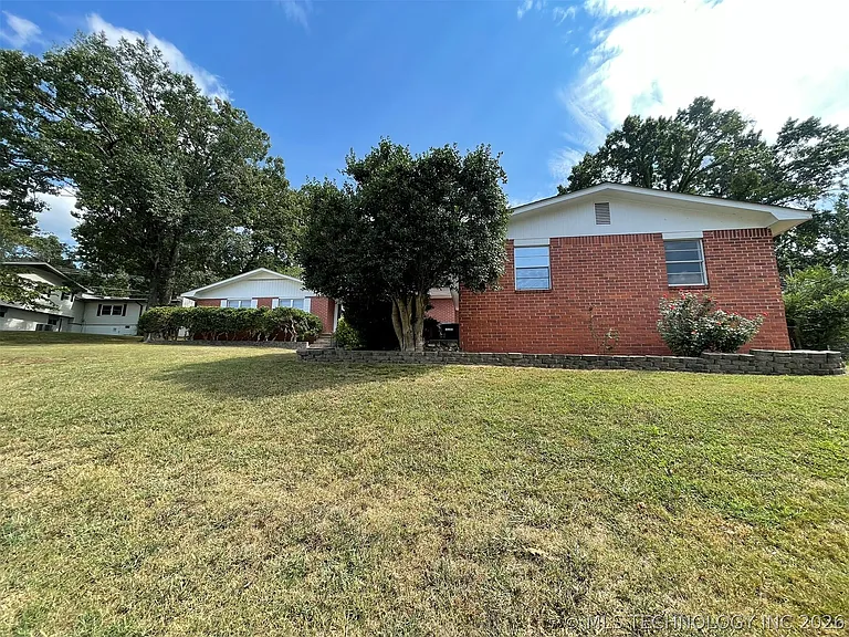 278 Hickory Dr — Photo 4