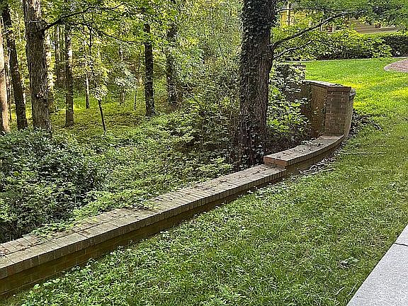 5th image of 2131 Old Orchard Ln