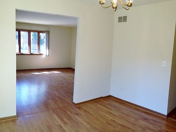 2nd image of 322 N Airlite St #322