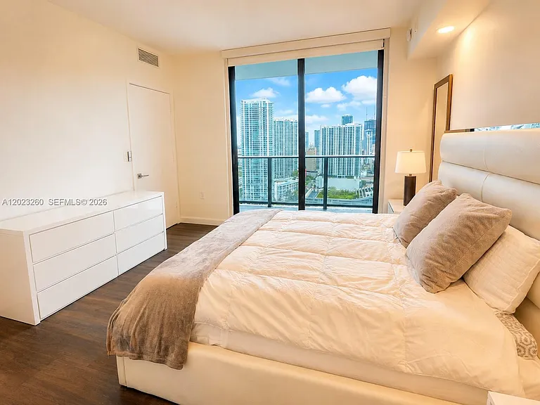 45 SW 9th St #2908 — Photo 8
