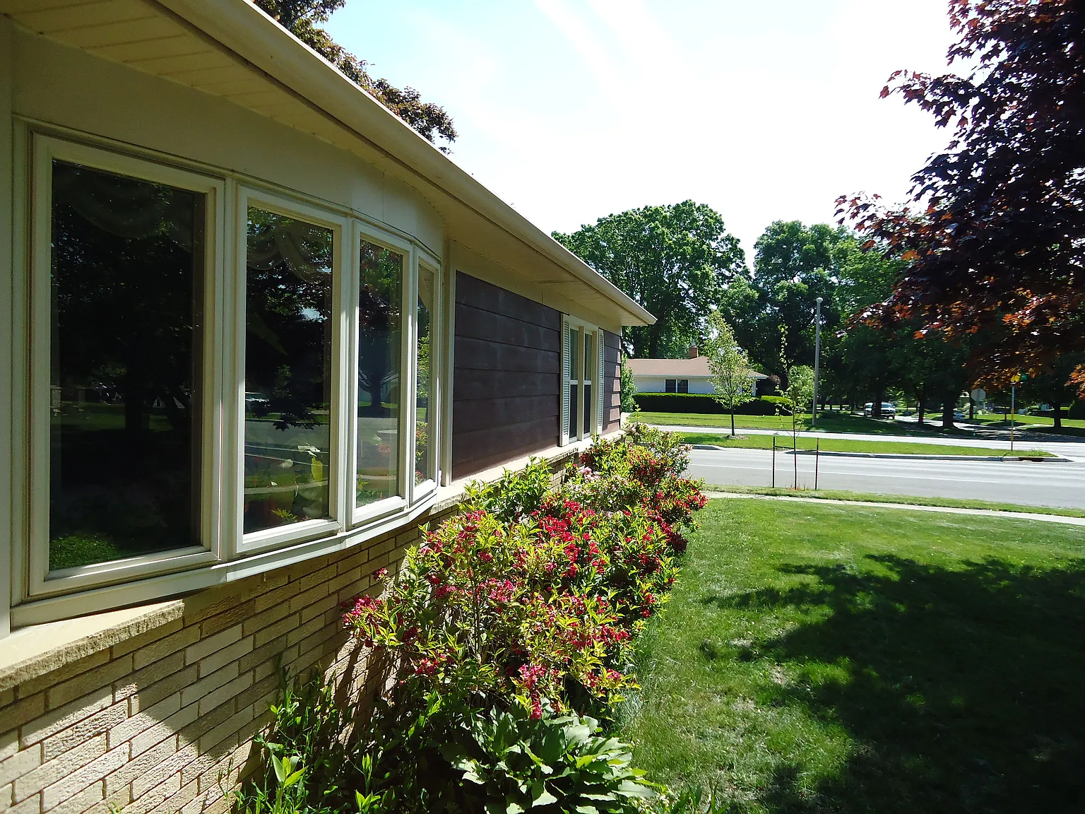 3 bed, 2470 sqft, $2,600 — Photo 2