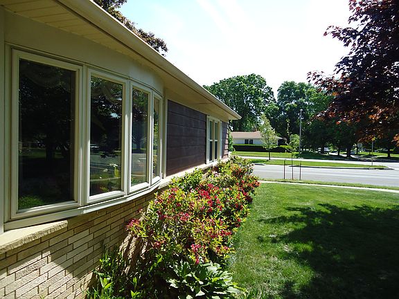 2nd image of 4402 Herrick Ln