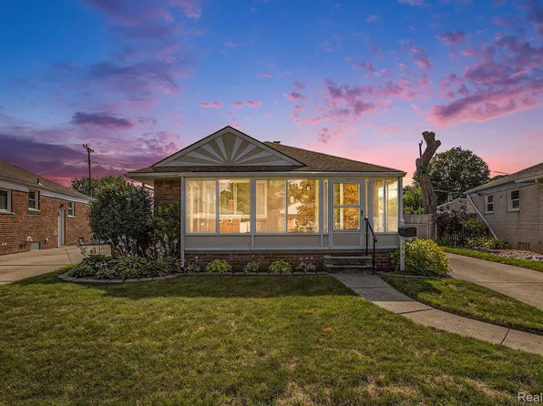 4278 Adams Cir, Wayne, MI 48184