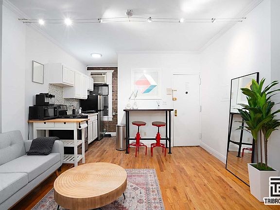 3rd image of 103 E 2nd St APT 5