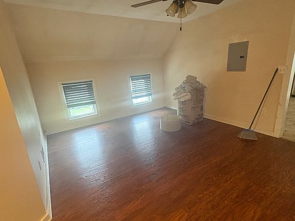 3rd image of 10 Wordsworth St #2