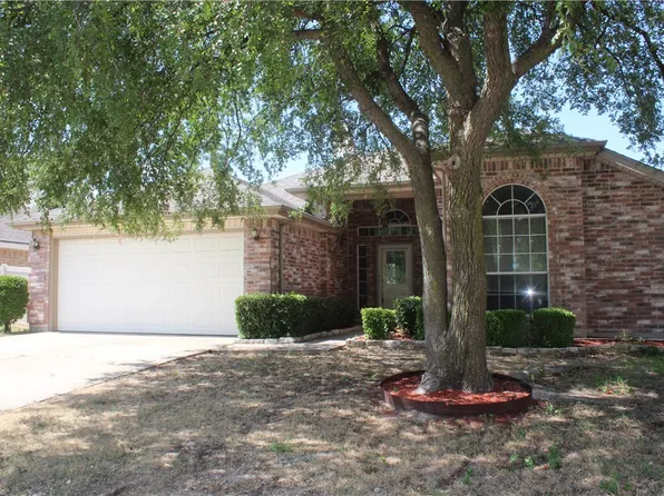 821 Lowe Dr, Cedar Hill, TX 75104