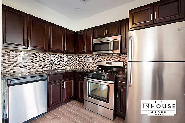 Rented by The InHouse Group | media 27