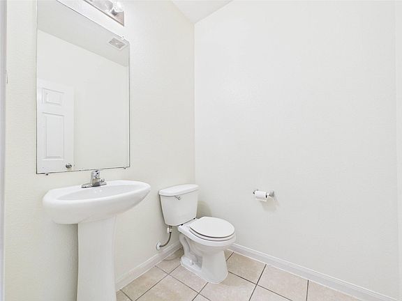 4th image of 911 Marigold Rd