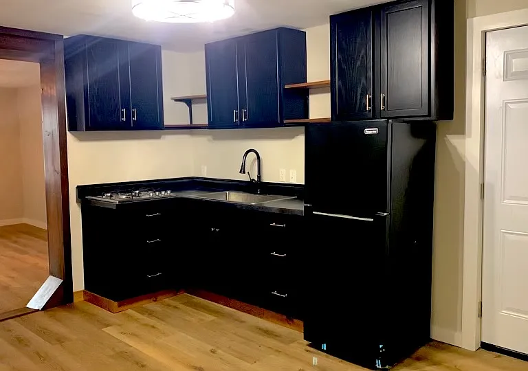 215 W 8th St #4 — Photo 1