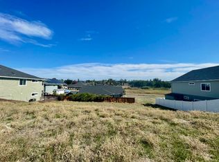 135 Hidden Valley Dr, Eagle Pt, OR 97524
