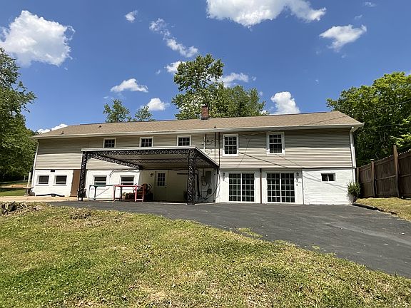 3rd image of 5843 Happy Hollow Ln