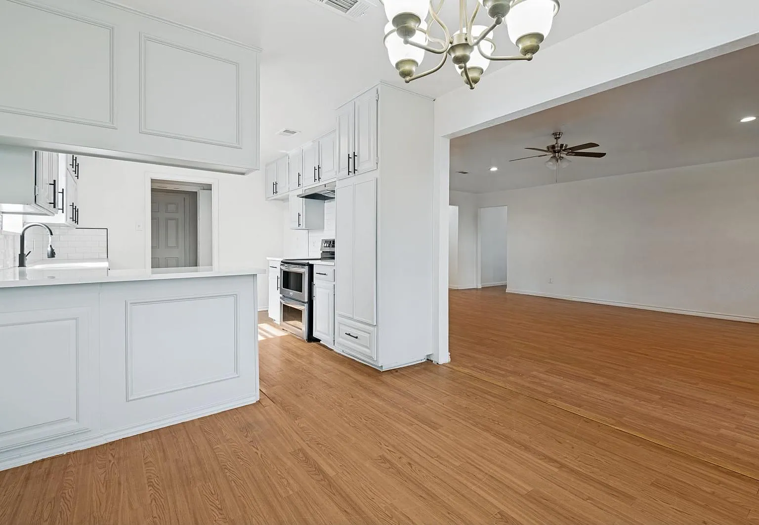 4 bed, 1742 sqft, $3,555 — Photo 2