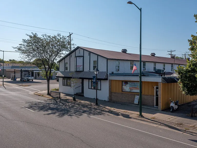 154 E Broadway St — Photo 21