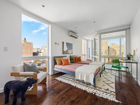 425 East 13th Street image 17 of 29