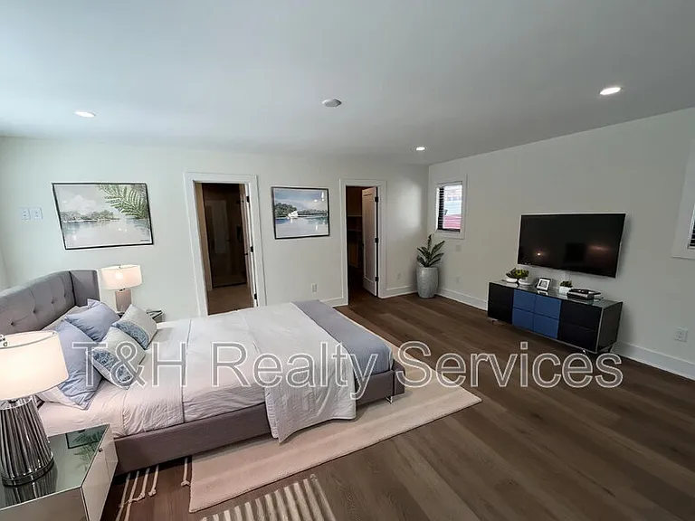 818 Union St — Photo 12