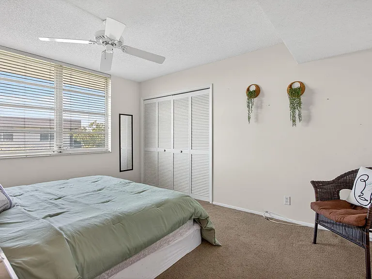 3960 Oaks Clubhouse Dr #512 — Photo 14