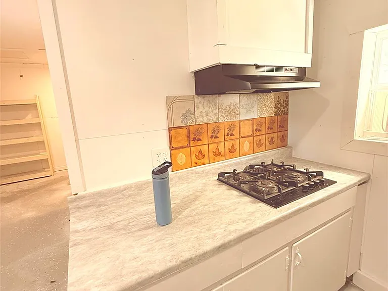 315 E Florida Ave — Photo 16