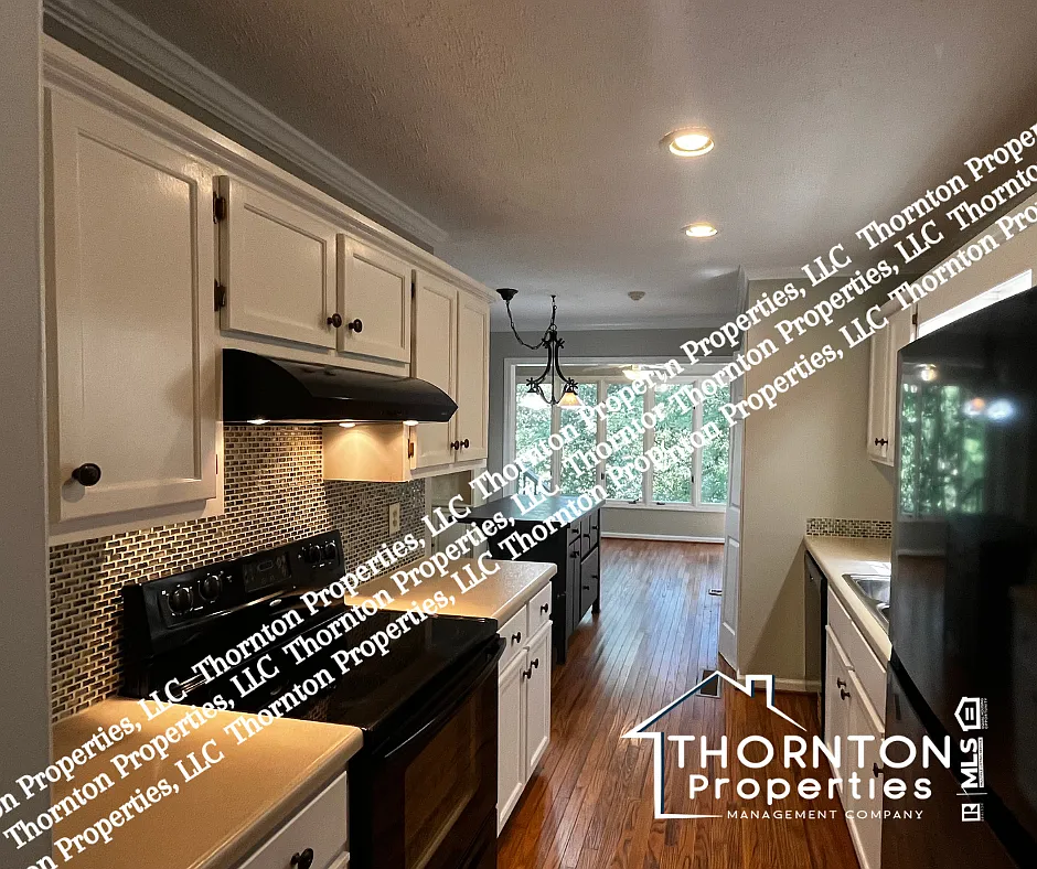 3 bed, 2124 sqft, $2,000 — Photo 2