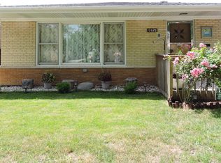 9428 S Massasoit Ave, Oak Lawn, IL 60453