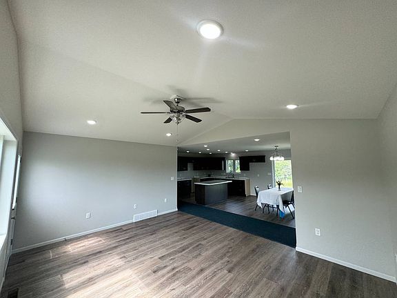 4th image of 205 Elmwood Dr