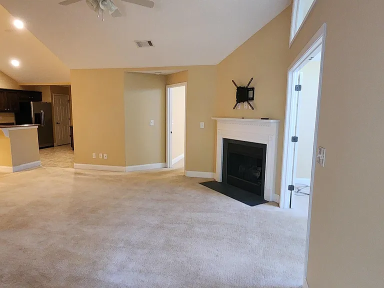 402 Nandina Ct — Photo 7