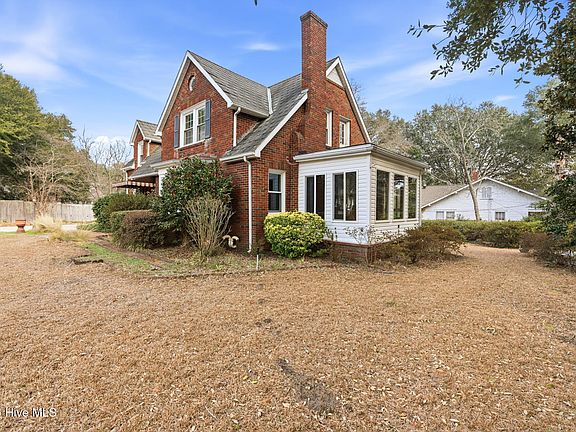 4th image of 611 Rice Street