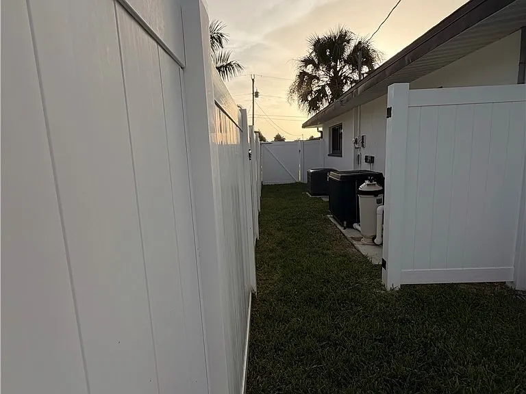 4937 Edith Esplanade Cpe — Photo 12